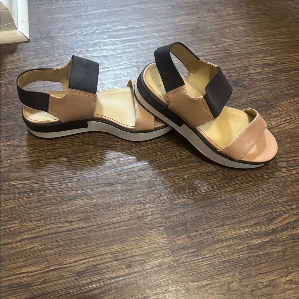 Naturalizer Stylish Tan and Black Women's Sandals SIZE 7.5